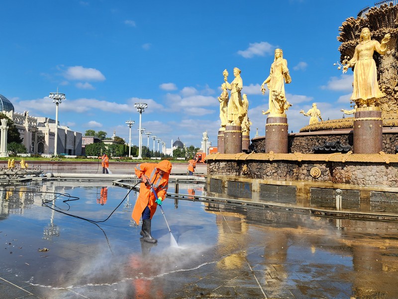фонтан Дружбы народов, ВДНХ, промывка фонтана, фото Юлия Смагринская