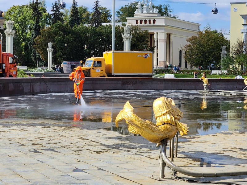 фонтан Дружбы народов, ВДНХ, промывка фонтана, фото Юлия Смагринская