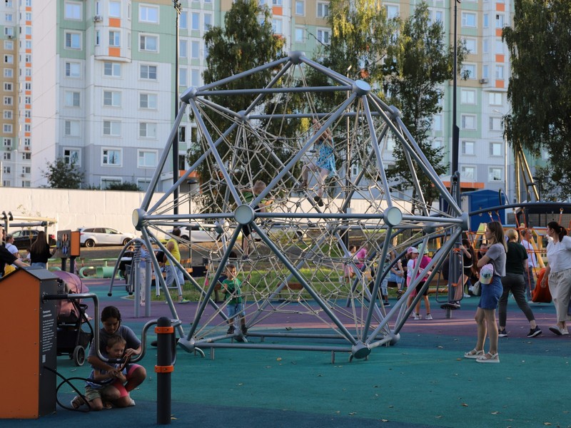спортивная площадка, дети, фото Юлия Смагринская