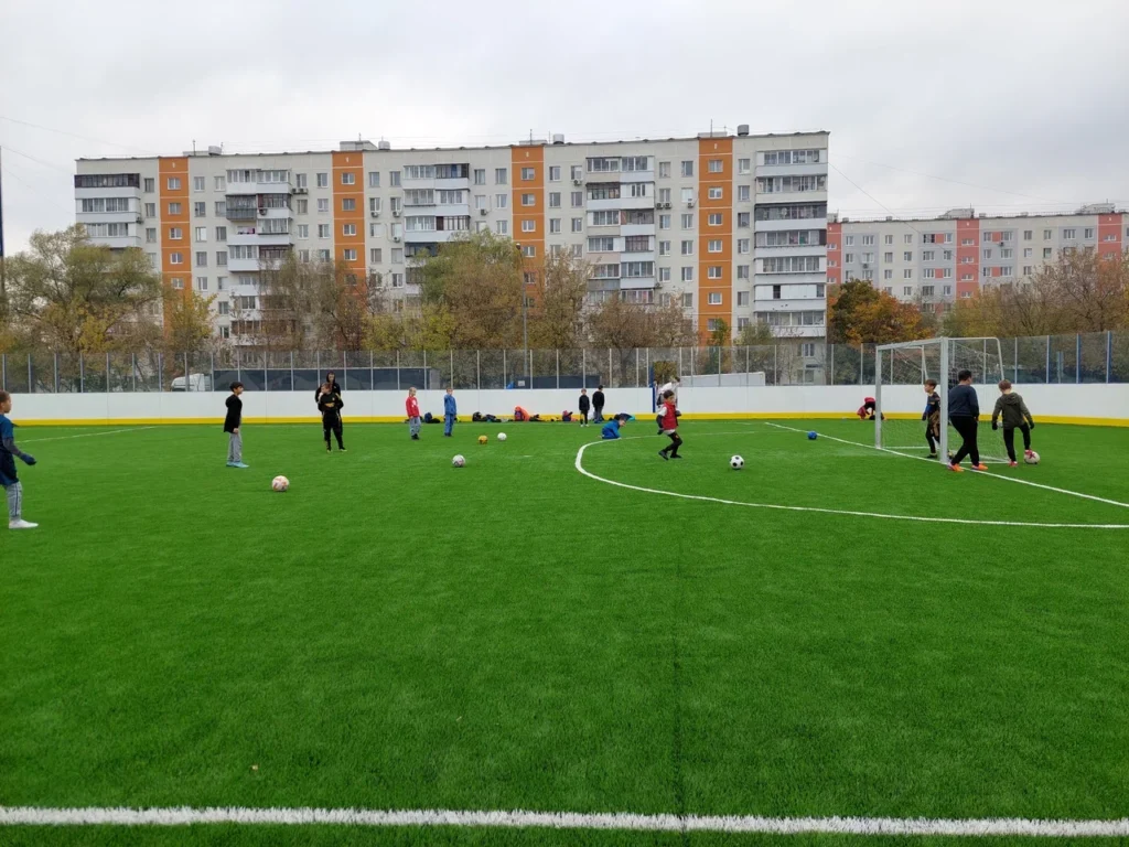 спортивная площадка, футбольное поле, фото Яна Маевская