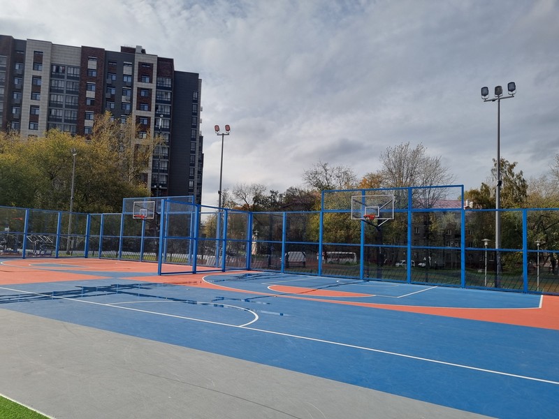 спортивная площадка, фото Лаура Маркарян