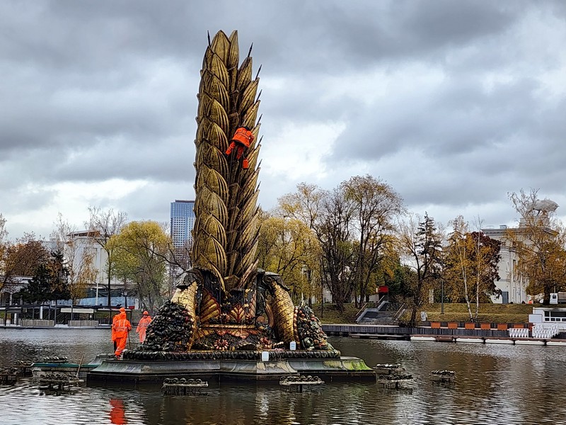 фонтан Золотой колос, промывка, фото Юлия Смагринская