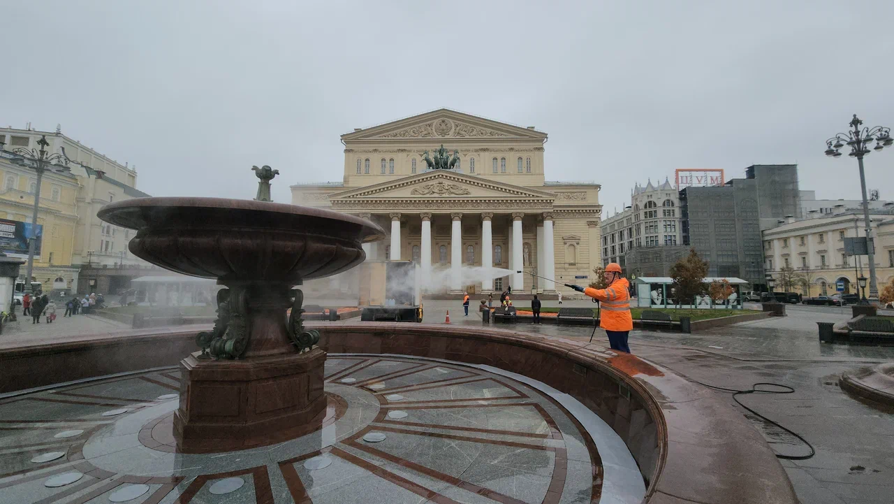 Большой театр, промывка фонтана, фото Юлия Смагринская
