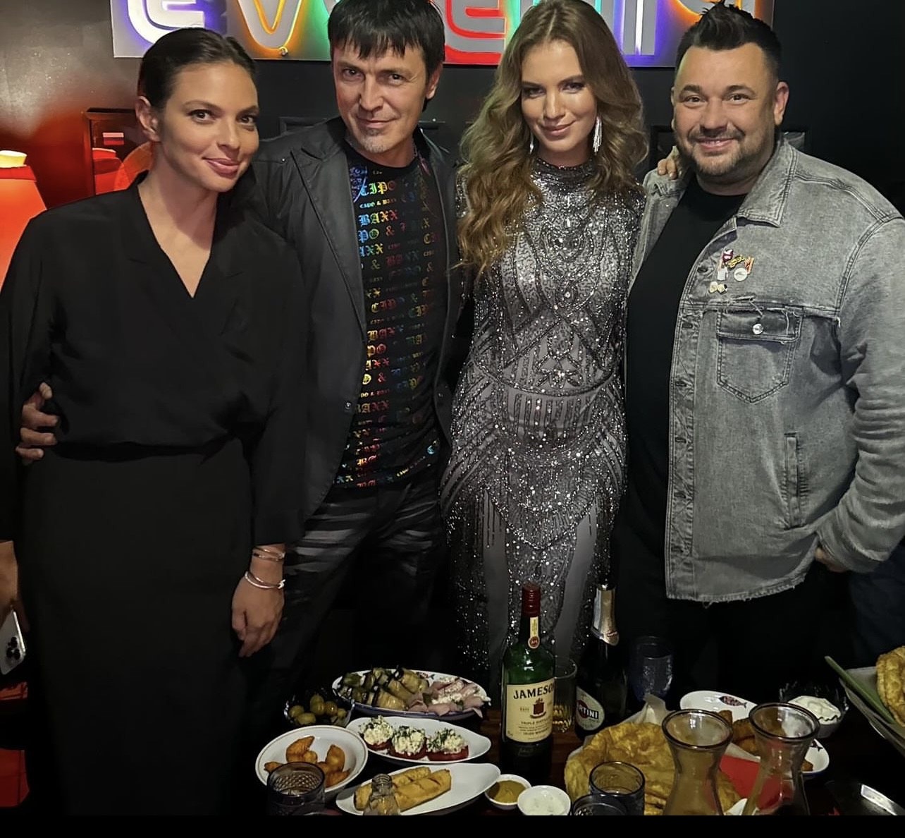 Регина Бурд, Сергей Жуков, Алёна и Алексей Потехины на afetrparty. Instagram Алексея Потехина (владелец компания Meta признана в России экстремистской и запрещена.)
