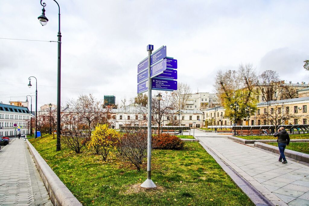 указатель, навигационная табличка, фото mos.ru
