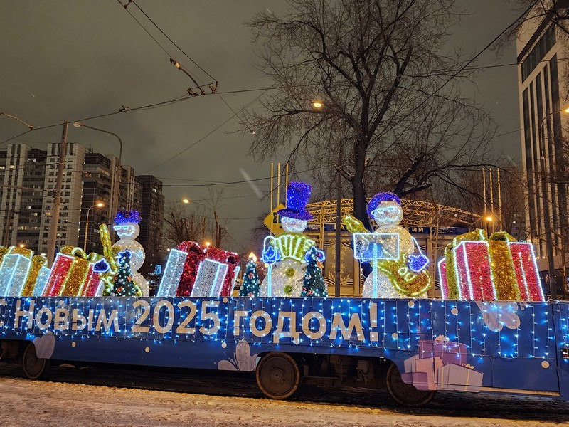 трамвай, новогодние украшения, фото Юлия Смагринская
