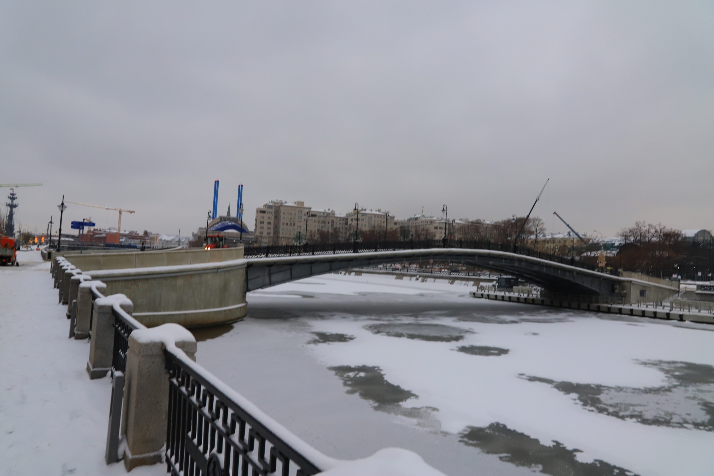 Третьяковский мост, уборка снега, фото Юлия Смагринская