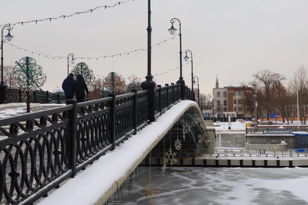 Третьяковский мост, уборка снега, фото Юлия Смагринская
