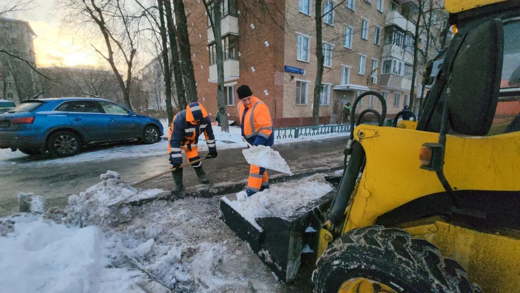 уборка снега, техника, фото Юлия Смагринская