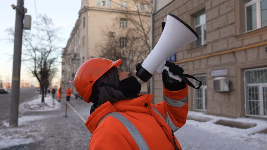 уборка снега с крыш, фото КГХ