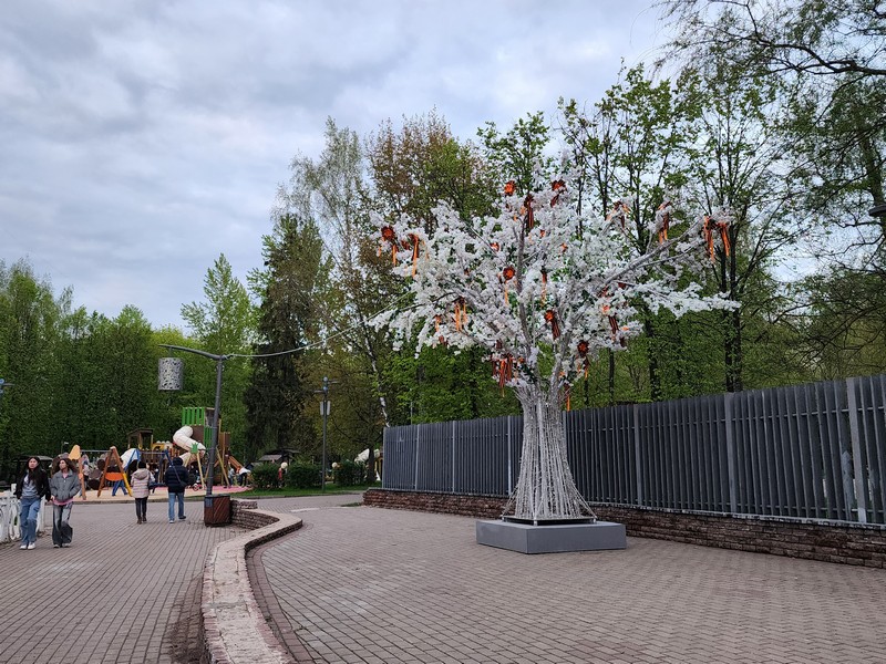 Лианозовский парк, украшения, День Победы, фото Юлия Смагринская