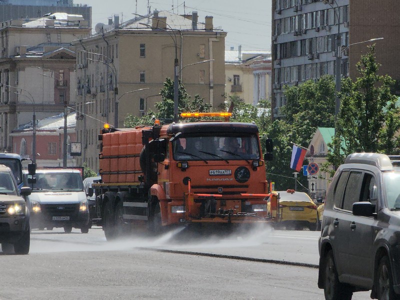 промывка дорог, фото Юлия Смагринская