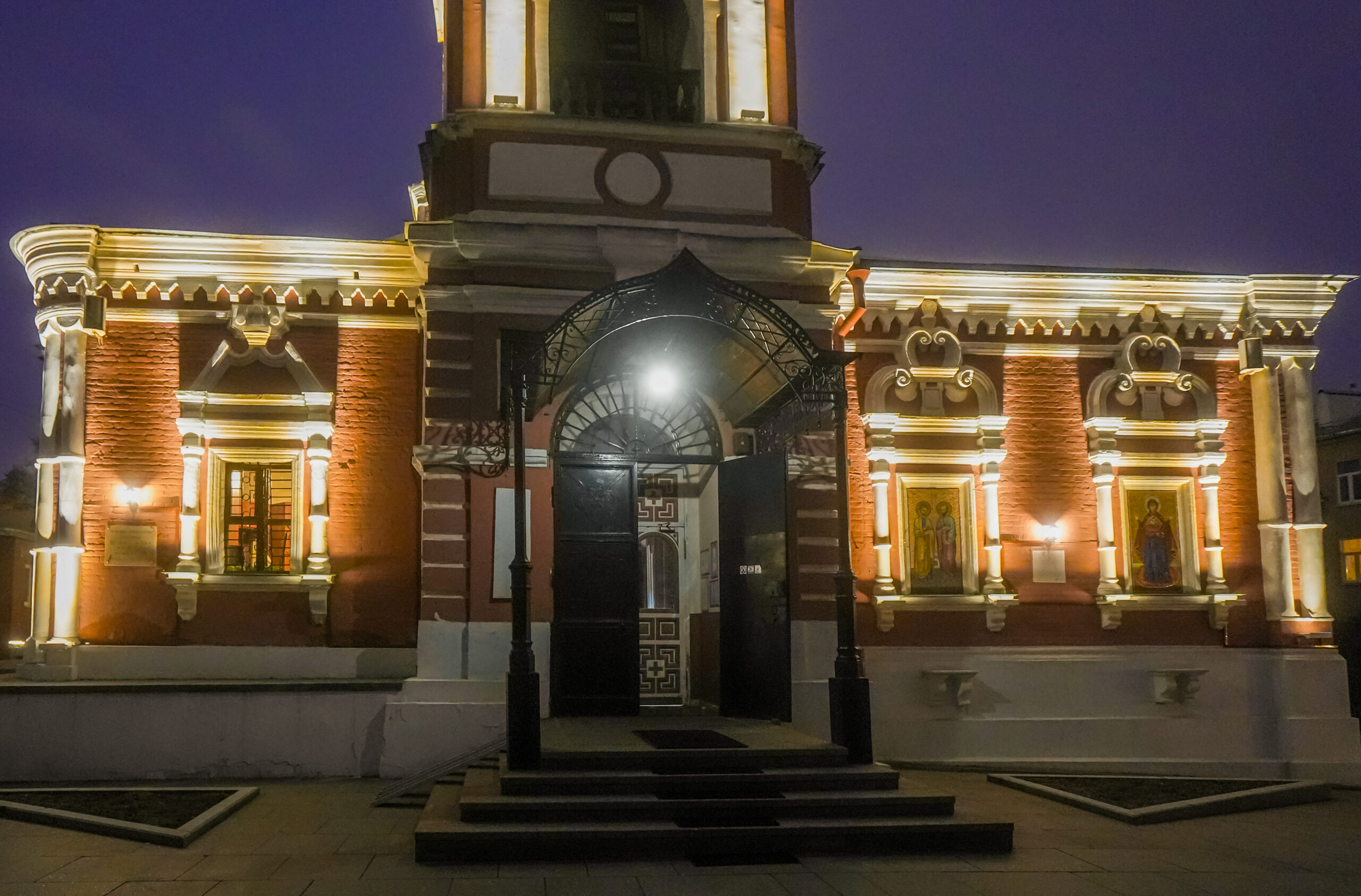 Храм Святых Апостолов Петра и Павла у Яузских, подсветка, КГХ