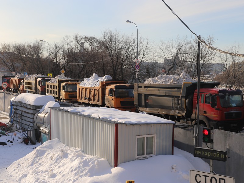 снегосплавный пункт, уборка снега, фото Юлия Смагринская