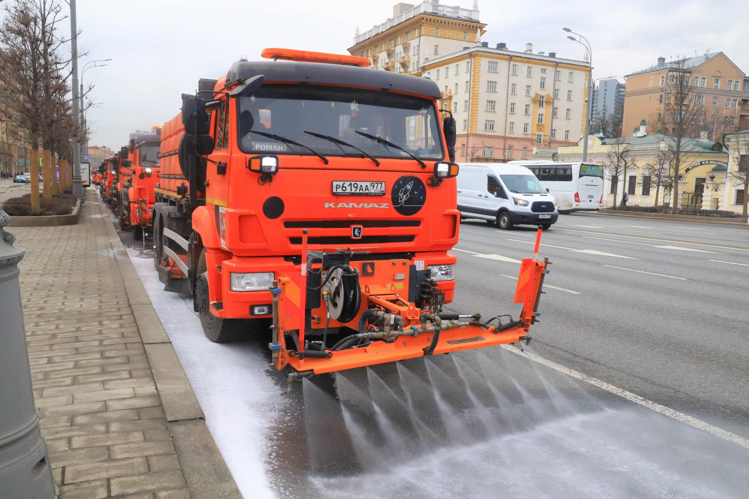 промывка дорог, ФОТО ЮЛИЯ СМАГРИНСКАЯ