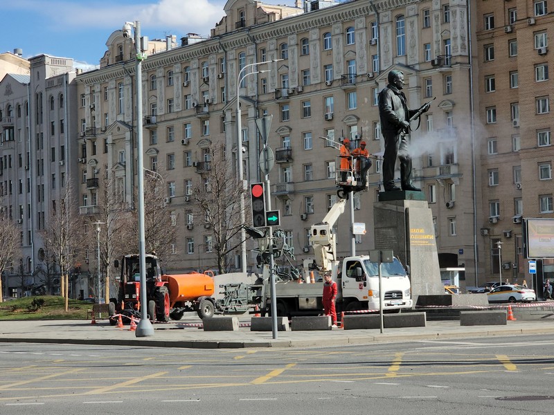 памятник, Калашников, промывка, фото Юлия Смагринская