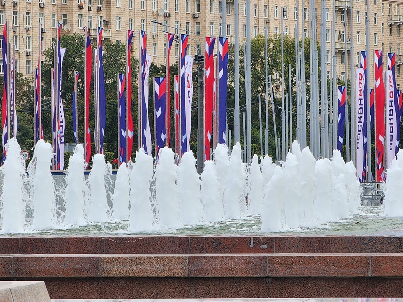 фонтан Годы войны, промывка фонтана, фото Юлия Смагринская