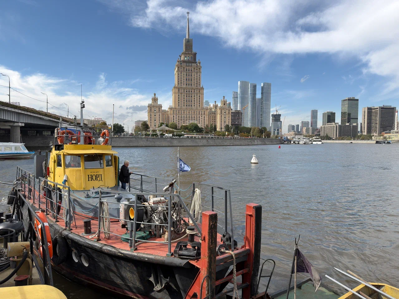 коммунальный флот, очистка реки, Москва-река, фото Мосводосток