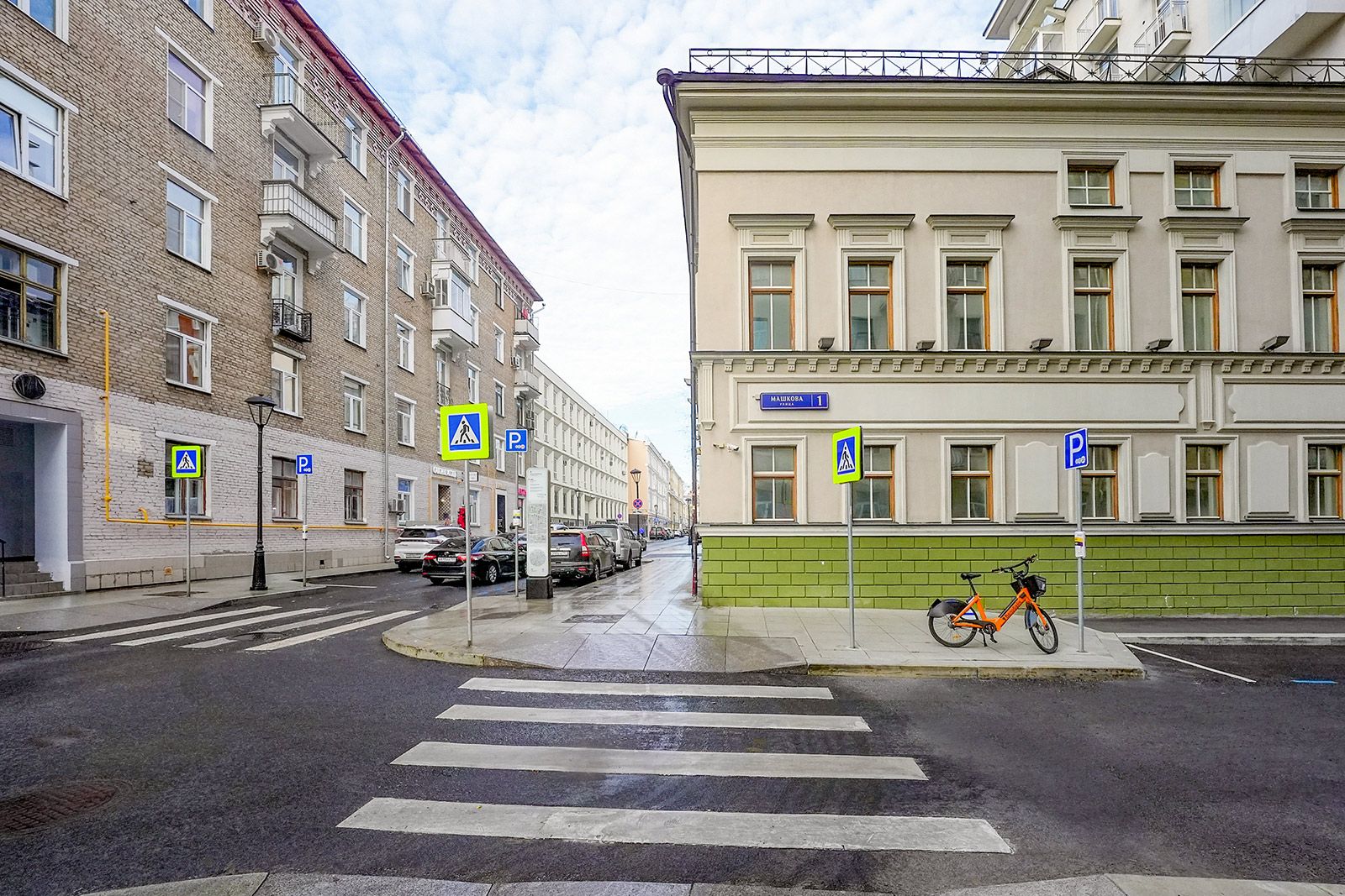 Обновлённая улица Машкова в Басманном районе Москвы. фото КГХ
