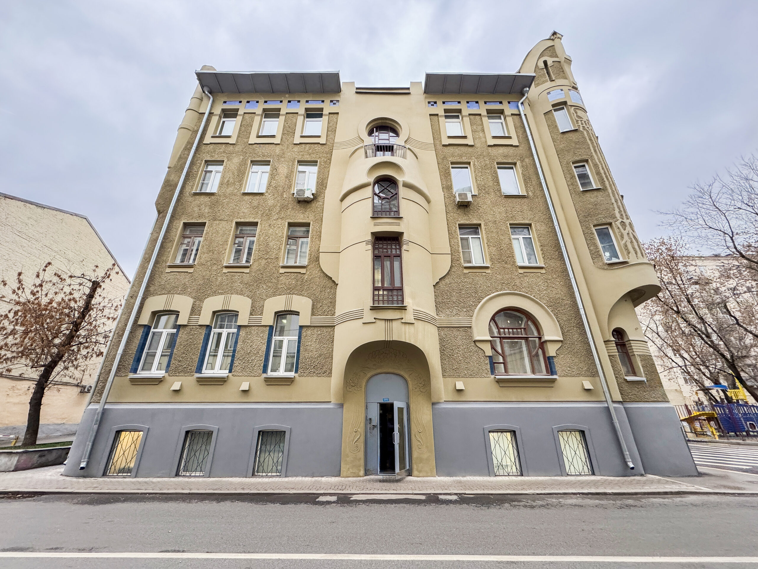 Подсосенский переулок, дом 18/5, строение 1. Доходный дом Н. Г. Тарховой построили в 1903–1904 годах по проекту Георгия Макаева. фото фкр.