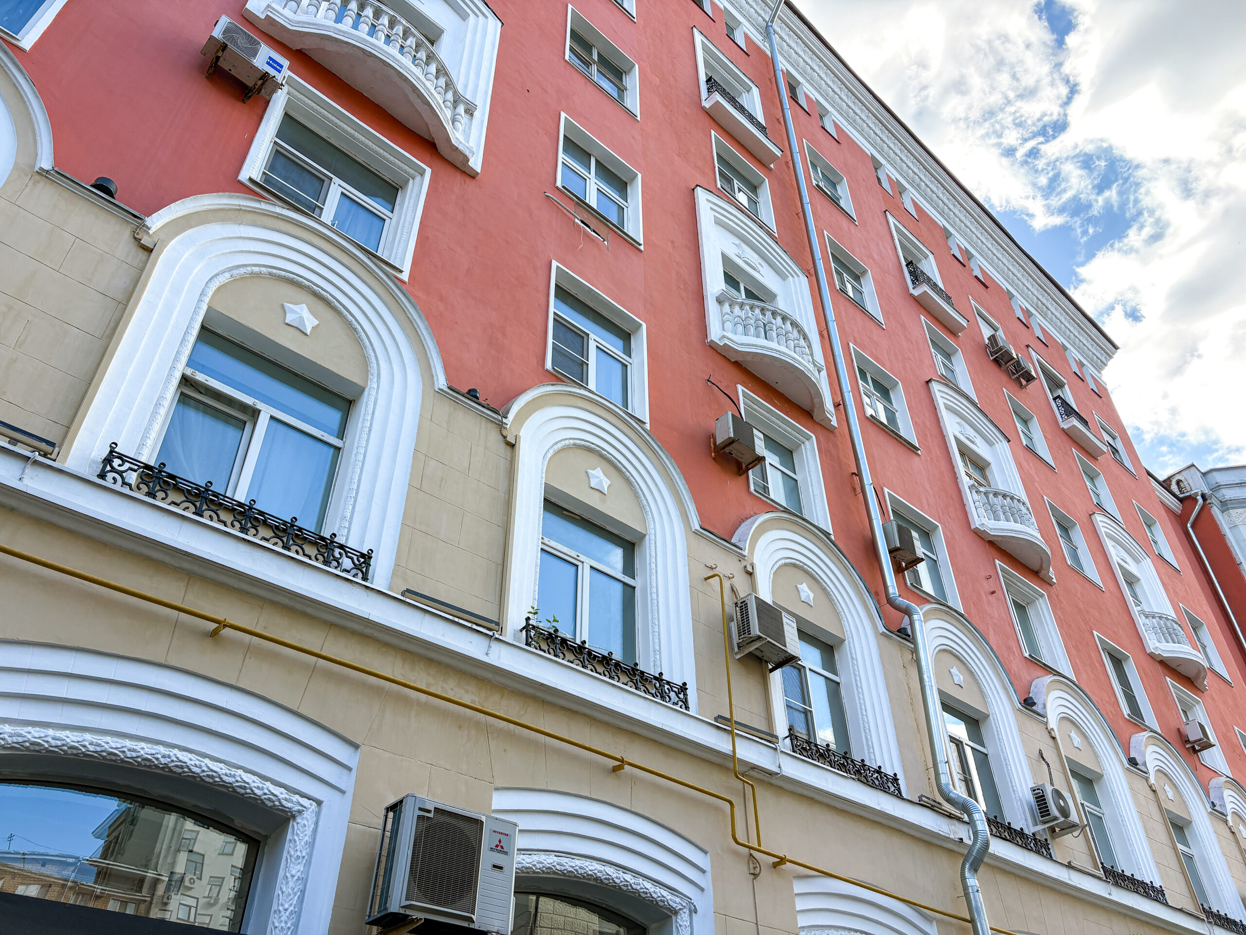 Замена пассажирских лифтов в доме 40А на Мясницкой улице. Фото: Фонд капитального ремонта города Москвы.